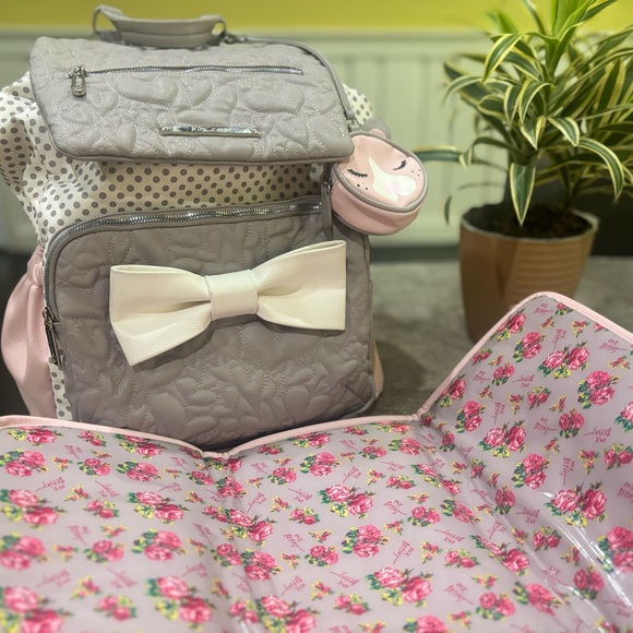 Betsy Johnson Diaper Bag with Changing Pad - Picture 3 of 6